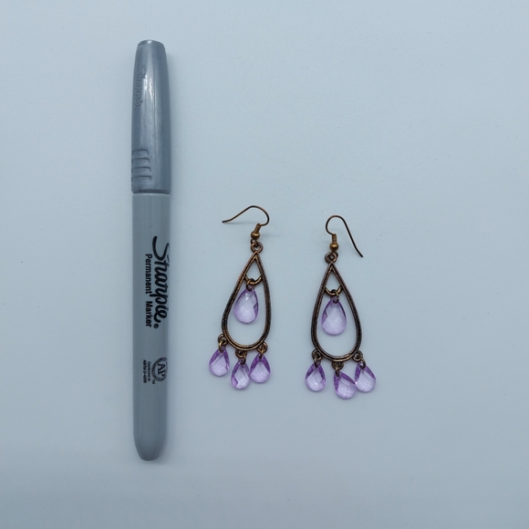 ⭐2 for $10⭐ Lilac tear drop earrings - Picture 2 of 3